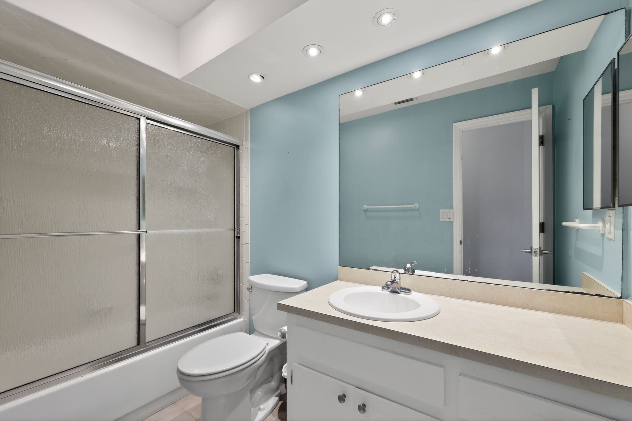 Bathroom view 2 at 159 SE 26th Ave, Boynton Beach